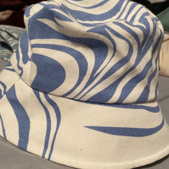 Patterned swirl bucket hat - Picture 5 of 5